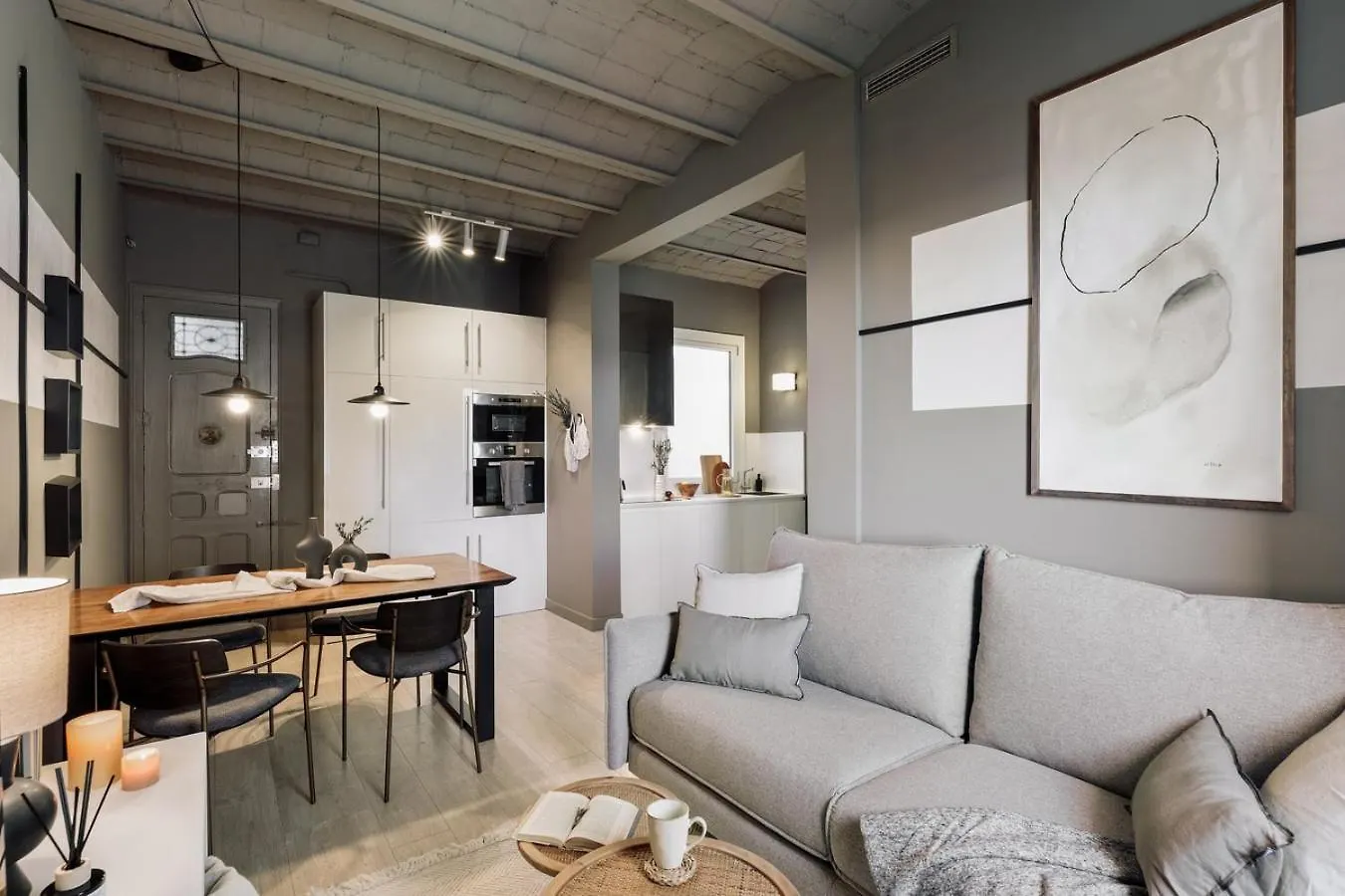 Pirineu - 2 Bedrooms In Sant Gervasi Barcelona 0*,  Spanien